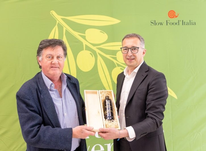 Giovanni Marvulli riceve la menzione speciale della Guida Extravergini 2024 di Slow Food